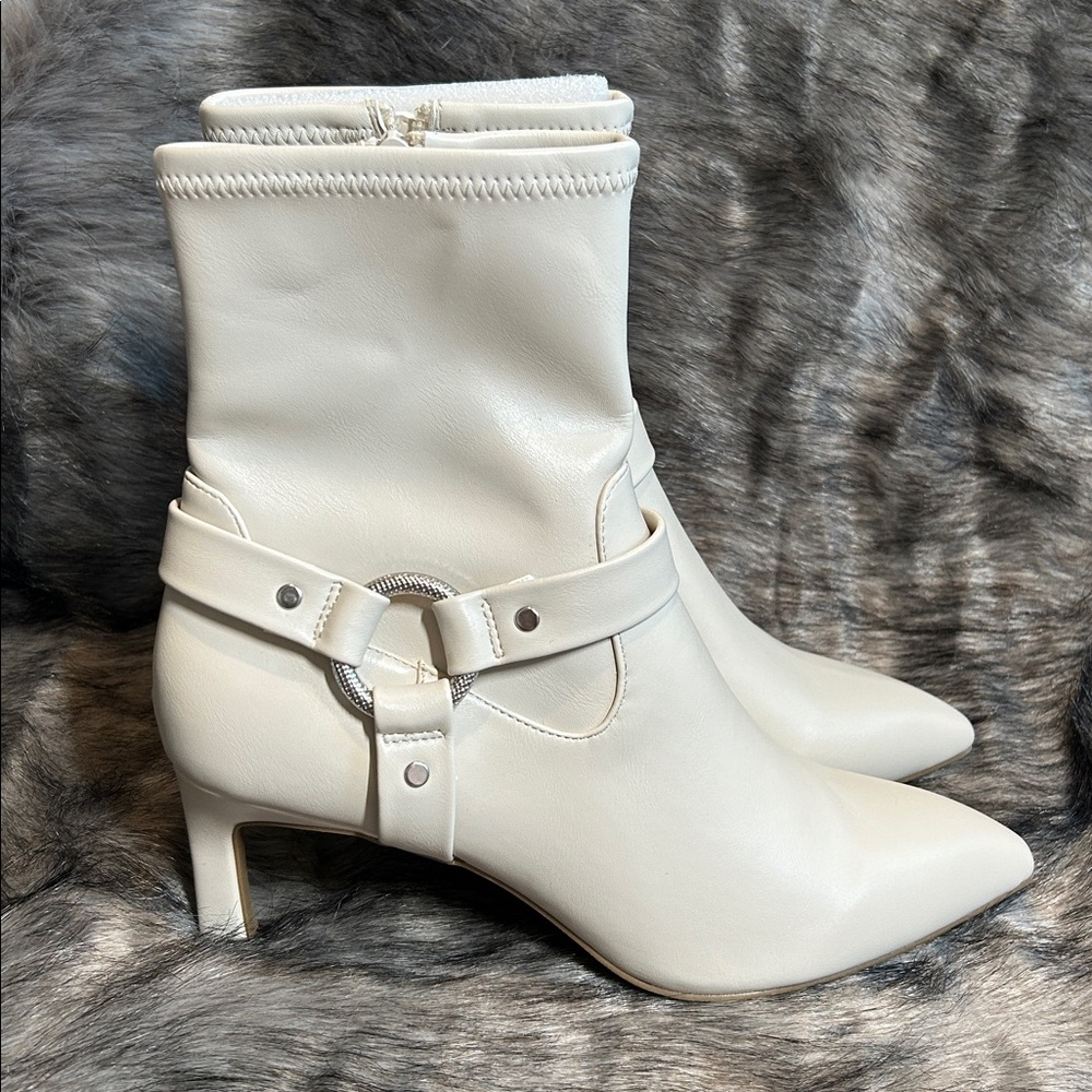 NEW Dolce Vita Gavani Pointed Toe Heeled Bootie Ivory Women’s 9.5 - Picture 5 of 11